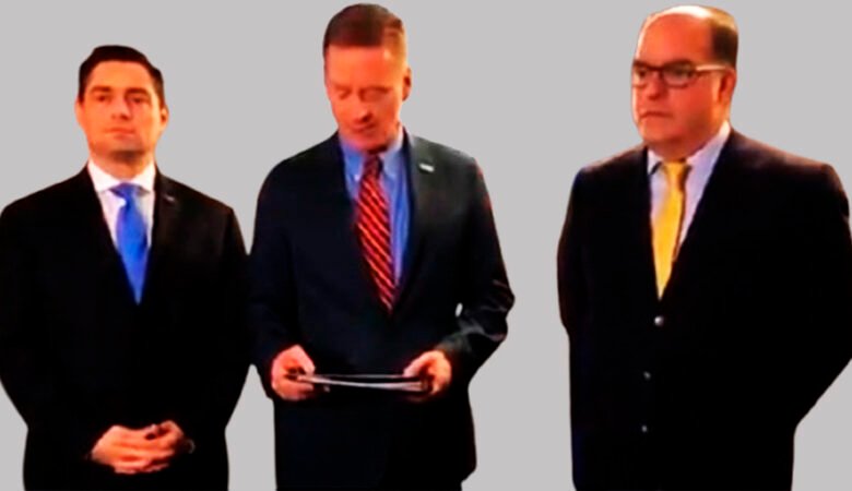 Mark Green, director de USAID, cuando entrega a Carlos Vecchio y Julio Borges 52 millones de dólares al "gobierno" de Guaidó