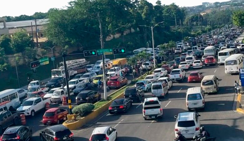 Caos del transporte y la descuartización de Obras Públicas