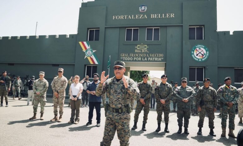 Ministro Defensa y subsecretario Defensa EE.UU. recorren frontera domínico-haitiana